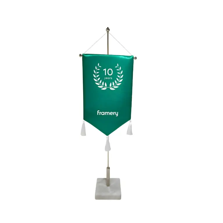Pöytästandaari omalla designilla