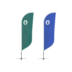 Vihreät ja siniset beach flag -mainossiivet ulkona vierekkäin